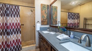 Een douche, een haardroger, handdoeken