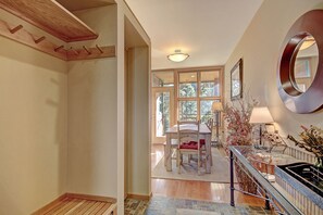 Interior - Bright Townhome/Vaulted Ceilings/Access to an Outdoor Pool and Hot Tub (Keystone)