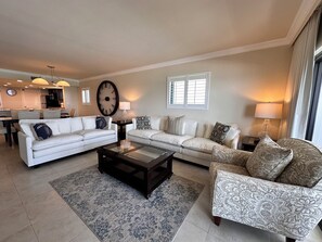 TV, DVD player - "Breakers East 601"~Gulf Front~2BR/2BA~END UNIT Beach setup included (Destin)