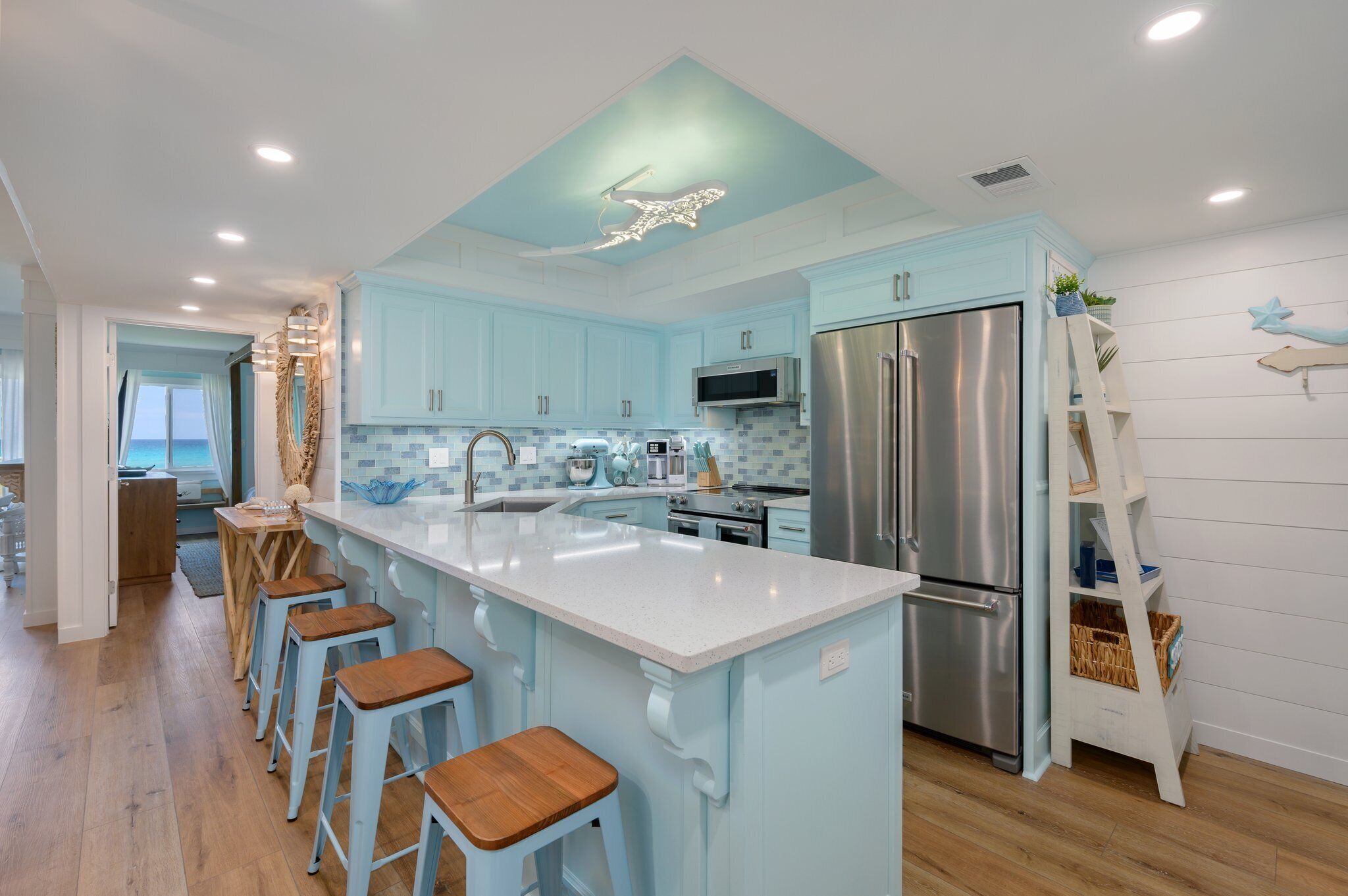 Køleskab, mikrobølgeovn, ovn, kogeplade