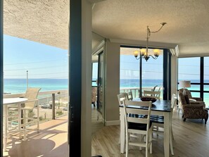 Interior - 2 Free Beach SRVCS- 4 chairs/2 umbrellas! Free Beach Bonfires M/F nts (Miramar Beach)