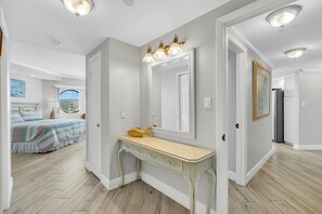 A bedroom with a bed, a dresser, and a mirror. - 2 Free Beach SRVCS- 4 chairs/2 umbrellas! Free Beach Bonfires M/F nts (Miramar Beach)