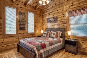 1 bedroom, iron/ironing board, free WiFi, bed sheets - ERN834 - LAKESIDE GETAWAY - GREAT LOCATION!  CLOSE TO ALL THE ACTION! (Pigeon Forge)