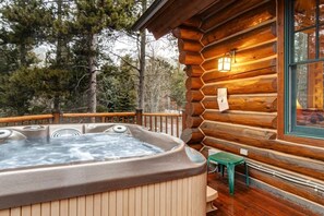 Outdoor spa tub - Abode on Obsidian, best value in Teton Village (Teton Village)
