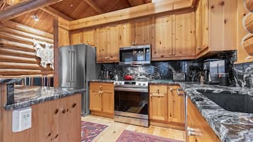 冰箱、微波炉、烤箱、炉灶