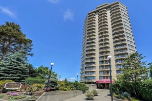 Exterior - Beacon Hill View Condo (Victoria)