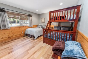 3 bedrooms, desk, free WiFi, bed sheets