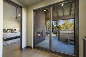 4 bedrooms, iron/ironing board, free WiFi, bed sheets - Shock Hill Overlook | Locally-Managed Lux. 1 min walk to Gondola at Shock Hill Private Hot Tub (Breckenridge)