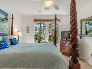 3 bedrooms, iron/ironing board, WiFi, bed sheets - Casa d'Artiste~ Getaway to this 3BR/2 1/2BA home! (Gulf Shores)