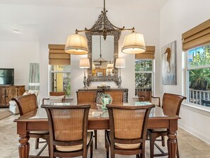 Dining - Casa d'Artiste~ Getaway to this 3BR/2 1/2BA home! (Gulf Shores)