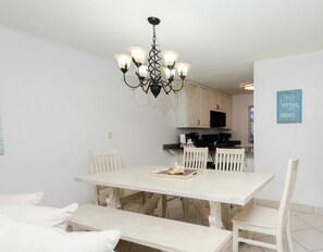 Dining - The Islander 110 - Winter Months Available - Heated Pool (Destin)