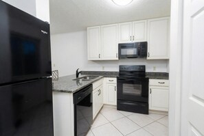 Fridge, microwave, oven, stovetop - The Islander 110 - Winter Months Available - Heated Pool (Destin)