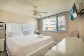 2 bedrooms, iron/ironing board, free WiFi, bed sheets - The Islander 110 - Winter Months Available - Heated Pool (Destin)