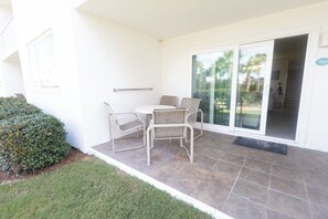 Outdoor dining - The Islander 110 - Winter Months Available - Heated Pool (Destin)