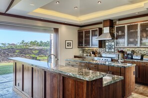 Réfrigérateur, micro-ondes, four, lave-vaisselle