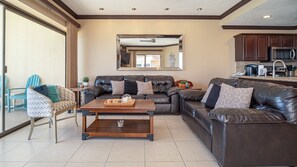 Smart TV, reproductor de DVD, libros y estéreo 