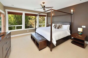 6 bedrooms, desk, iron/ironing board, WiFi