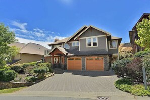 Exterior - Nature's Gate Executive Estate (Victoria)