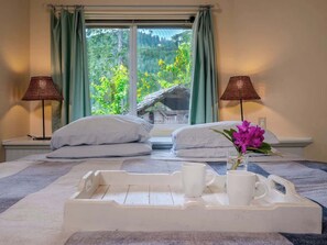 2 habitaciones, tabla de planchar con plancha, wifi y ropa de cama 