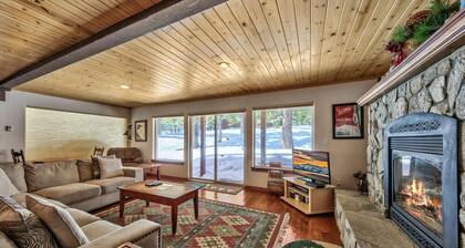 Available for the 4th and Celebrity Golf - Tahoe Chalet Downstairs living