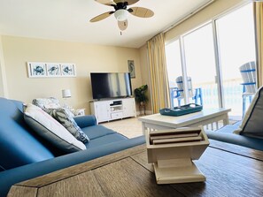 Smart TV, lettore DVD, libri