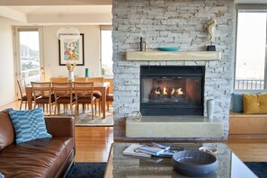 TV, fireplace, DVD player - Premier Moonstone Beach Retreat with amazing views (Cambria)