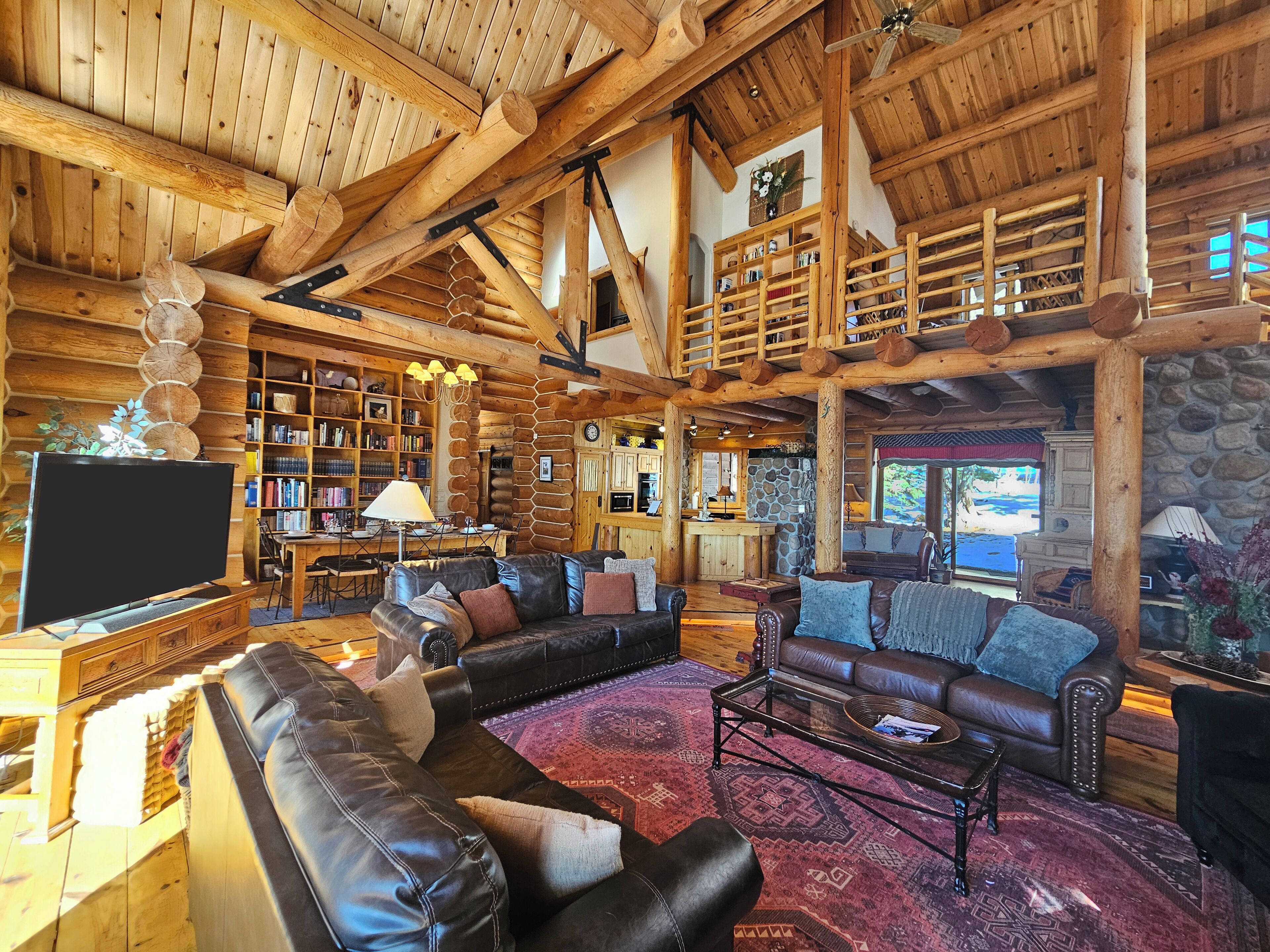 Televisión, chimenea y reproductor de DVD 