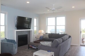 TV, caminetto, lettore DVD