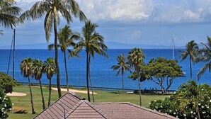 A coastal view with palm trees and a golf course. - 2BR OV in Kaanapali, Beachfront Clubhouse, Golf cart, walk Whaler's Village (Kaanapali)