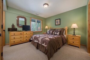 3 makuuhuonetta, silitysrauta/-lauta, ilmainen Wi-Fi, vuodevaatteet