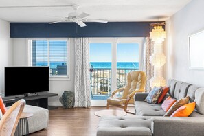 Televisión, reproductor de DVD y videoteca 