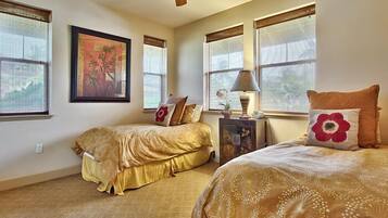 3 bedrooms, desk, iron/ironing board, WiFi