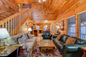 TV, fireplace, video games, DVD player - 1 Abundant Life-golf course, hot tub and pool table! (Banner Elk)