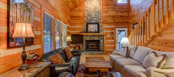 1 Abundant Life-golf course, hot tub and pool table!