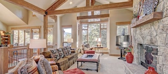 Beautiful Executive Home/On the River Golf Course/Amazing Views