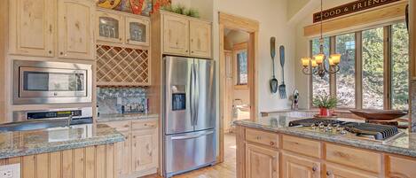 Frigorífic, microones, forn i placa de cuina