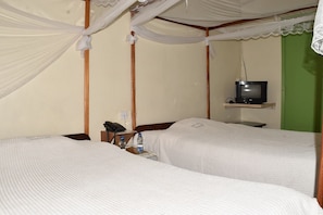 Habitación estándar con 1 cama matrimonial o 2 individuales | Escritorio