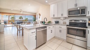Fridge, microwave, oven, stovetop - Sonoran Sun E-307 Sunshine On My Mind Well Furnished Ocean Front Condo (Puerto Penasco)