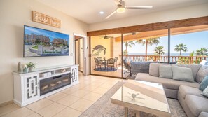 Smart TV, reproductor de DVD, libros y videoteca 