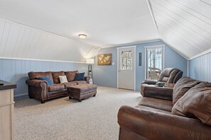 Smart TV - Welcome to Hillside Haus: Your Cozy Trailside Retreat! (Bessemer)