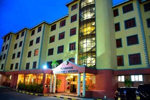 Front of property – evening/night - Seasons Airport Hotel (Nairobi)