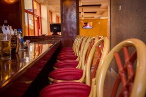 Bar (trong khuôn viên)