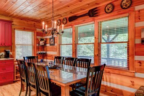 Dining - Crosswind  - Hot Tub - Firepit - Mountain Views (Valle Crucis)