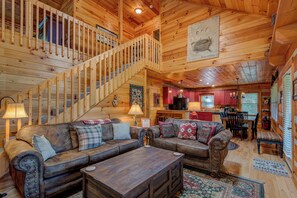 Een televisie, een open haard en een dvd-speler