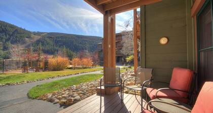 Fantastic Updated Ground Floor Unit/Walk to the Slopes/Hot Tub Access