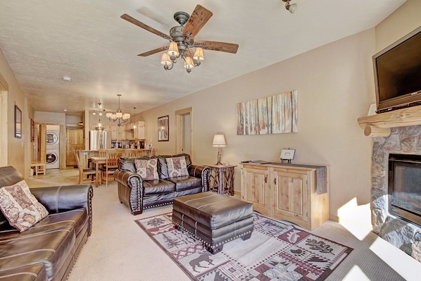 2609 Tenderfoot Lodge - a SkyRun Keystone Property - Living Room - The living room features windows facing the slopes which allow for an abundance of natural light to flood in. 