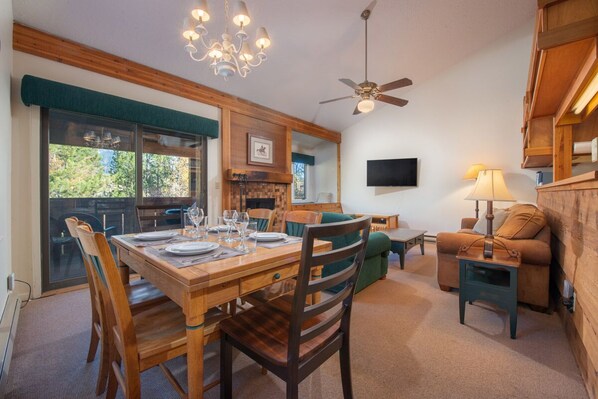 Dining - JHRL - Aspens Elderberry 4021 - Great Mountain View (Wilson)