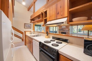 Fridge, microwave, oven, stovetop - JHRL - Aspens Elderberry 4021 - Great Mountain View (Wilson)