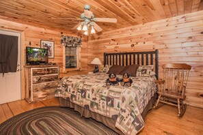2 bedrooms, iron/ironing board, free WiFi, bed sheets - Alpine Joy, Hot Tub, Lake Access, “Cozy Cabin Retreat in the Smokies (Townsend)