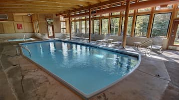 Indendørs pool